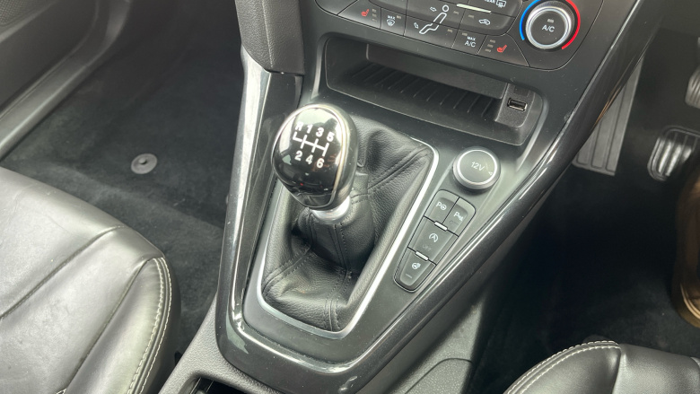 Ford Focus 1.0 EcoBoost 125 Titanium 5dr Petrol Hatchback